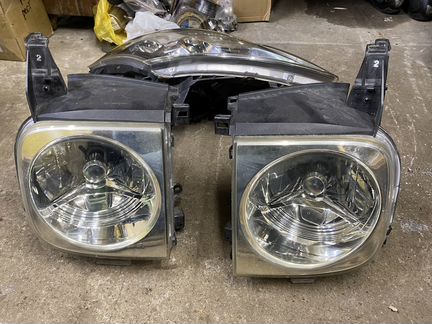 Фары Nissan Cube