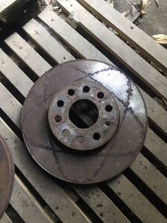 Передние тормозные диски гольф5/ октавия с насечка