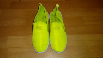 Кроссовки женские