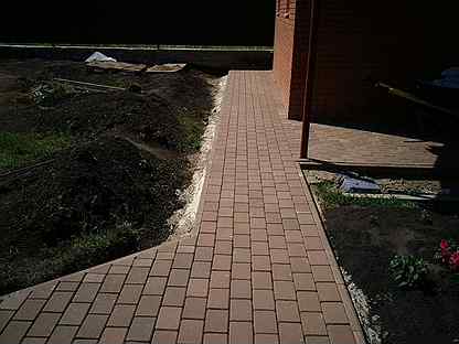 Тротуар предложение. Ограждение тротуара от проезжей части. Пешеходный тротуар. Тротуар для дошкольников. Брусчатка ландшафт.