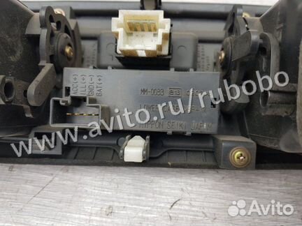 Дефлектор центральный Mitsubishi Lancer 9 4G18
