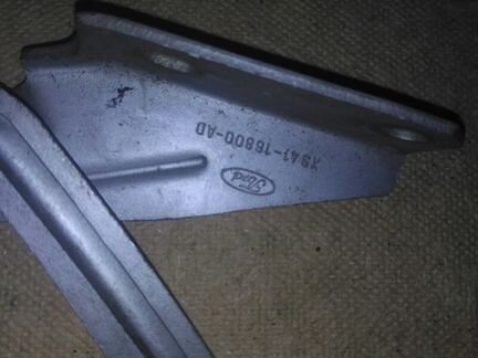 Петля капота передняя правая Ford Focus 1 DBW 2.0