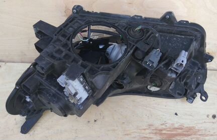 Фара правая Toyota Rav4 LED 2016 -2019 Оригинал