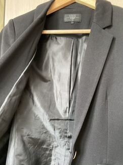 Чёрный пиджак бренда House