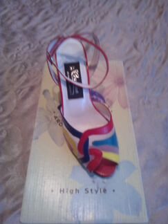 Босоножки на каблуке