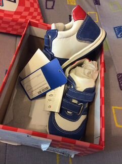 Новые детские кроссовочки