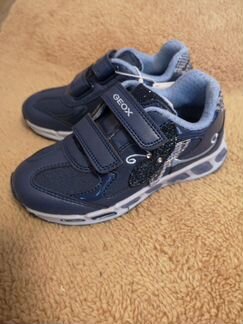 Новые кроссовки Geox р. 29