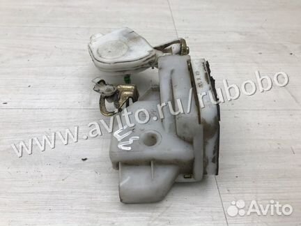 Замок двери задний правый Mitsubishi Pajero 3 V78W