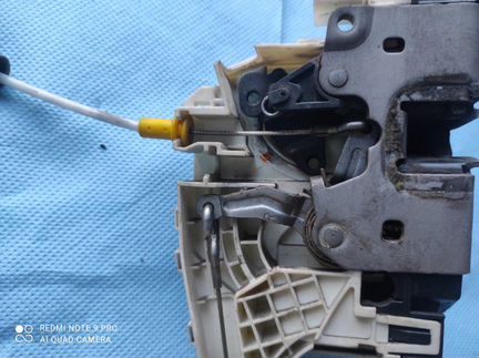 Замок двери. передний Mercedes-Benz Sprinter W906