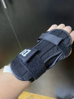 Защита на запястье burton