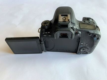 Canon EOS 77D