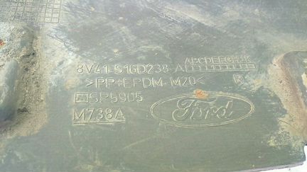 Накладка переднего крыла Ford Kuga с 2008г