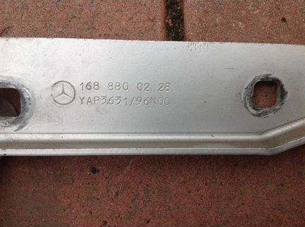 Петля капота правая Мерседес W168 A1688800228