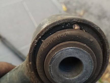 Задний поперечный рычаг Ленд Ровер Дискавери