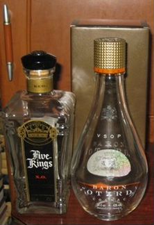 Бутылки из-под коньяка