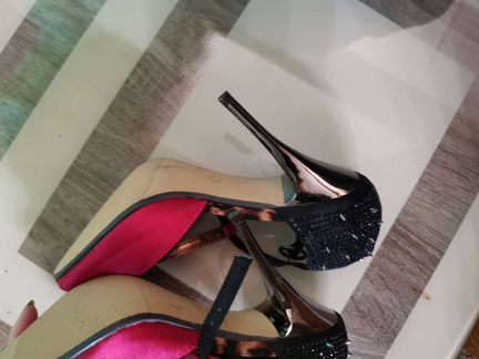 Новые туфли на выход с шипами Svetski