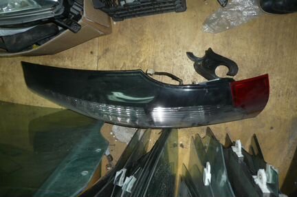 Фонарь задний правый Mitsubishi Grandis Грандис