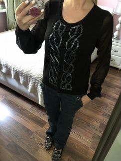 Трикотажная кофта с ручной вышивкой