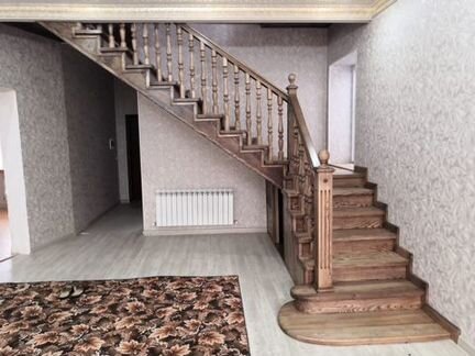 Лестница из ясеня, дуба, бука