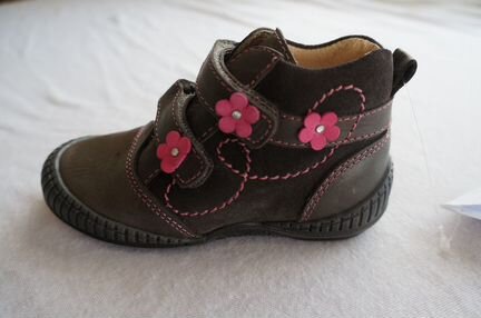 Новые ботинки petit shoes (Испания), 22