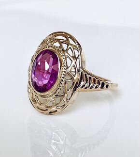 Золотое кольцо с корундом 583 проба