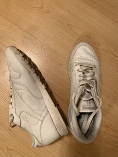 Качественные и нарядные кроссовки