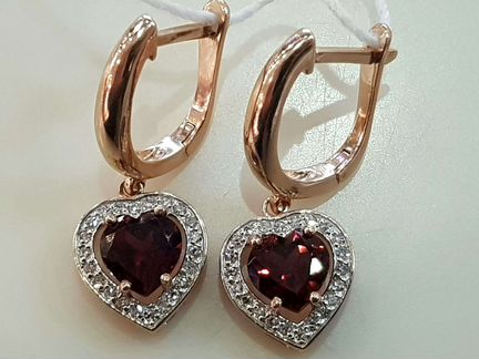 Золотые серьги с бриллиантами и гранатом