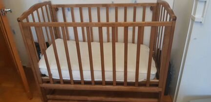 Детская кровать-маятник с матрасом