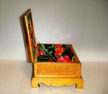 Шкатулка ювелирная резная