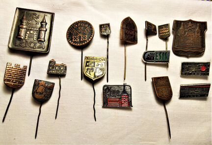 Советские значки по разным городам