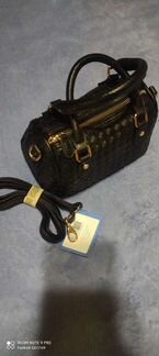 Абсолютно новая черная маленькая сумка