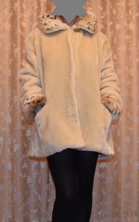 Искусственная шубка с капюшоном