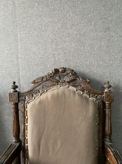 Пара антикварных кресел