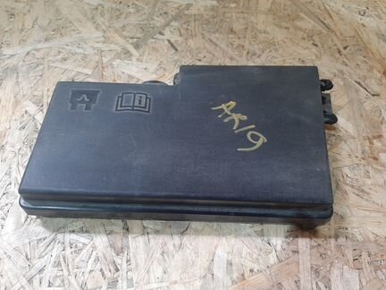 Крышка блока предохранителей Ford Focus 2