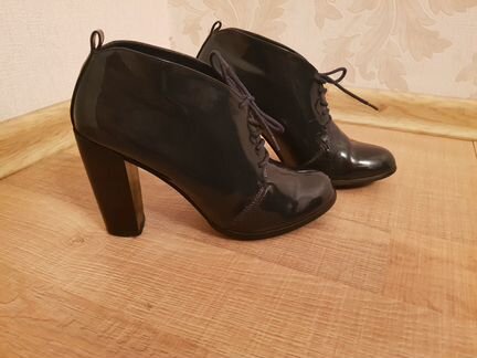 Ботинки чёрные и синие на каблуке 40-41 размер