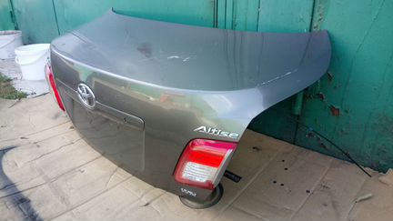 Крышка багажника Toyota Camry 40