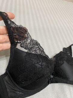 Женский лифчик