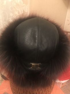 Шапка кожаная с отделкой красного песца