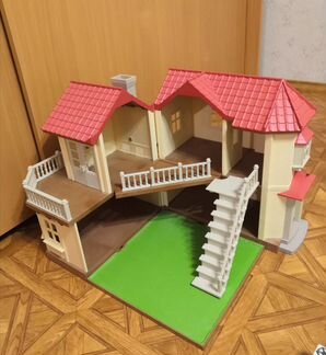 Дом со светом и мебель Sylvanian Families