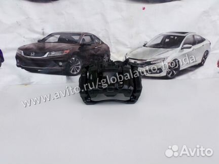 Суппорт передний правый Honda Accord 8/Crosstour