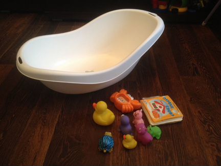 Детская ванночка с игрушками