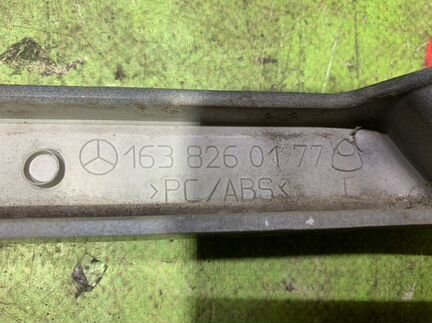 Накладка под фару левая Mercedes M-Class W163