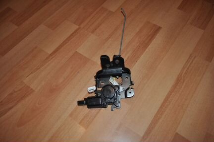 Замок крышки багажника на мазда 3