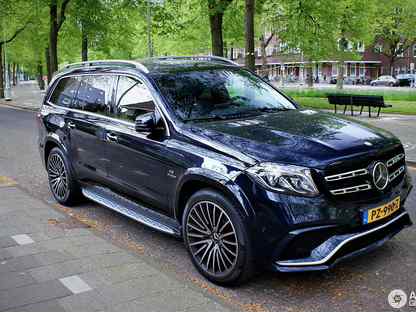 Mercedes 63 AMG GLS красный