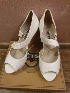 Новые босоножки Betsy