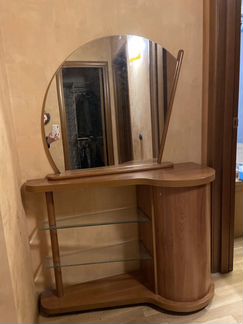 Тумба с зеркалом, Италия