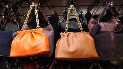 Сумка морковного цвета (новая) в стиле Bottega Ven