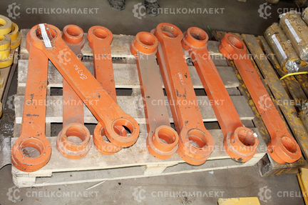 ZX240/ZX230LC, рычаги трапеции