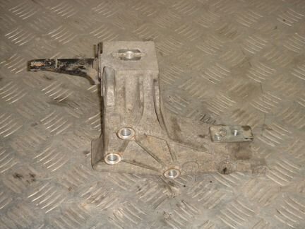 Кронштейн двигателя опорный VW transporter IV 1996