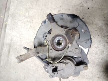 Кулак передний правый Toyota RAV 4 30 06-12г